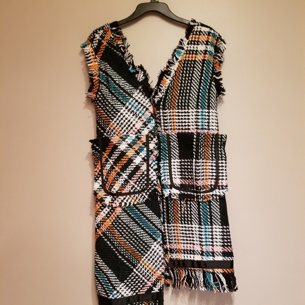 🆕️XS Plaid Asymmetrical sleeveless tunic top - Picture 2 of 6